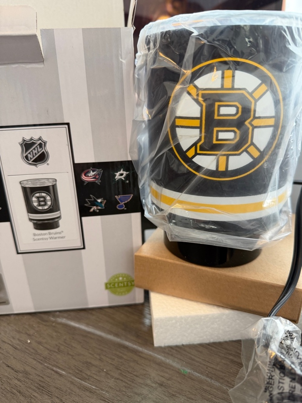 BN Scentsy Boston Bruins Warmer - Black & Gold